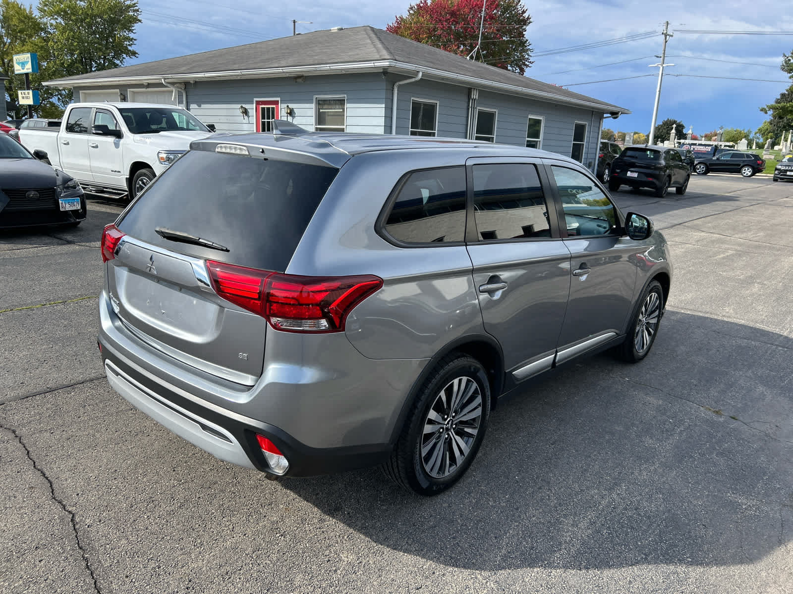 Used 2020 Mitsubishi Outlander SE FWD image 3