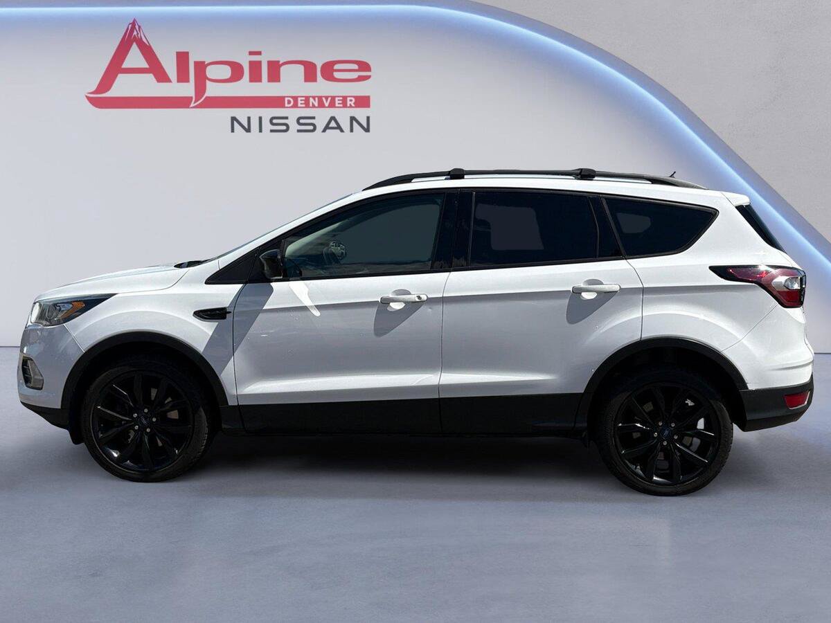 Used 2017 Ford Escape SE w/ SE Sport Appearance Package AWD/4WD image 2