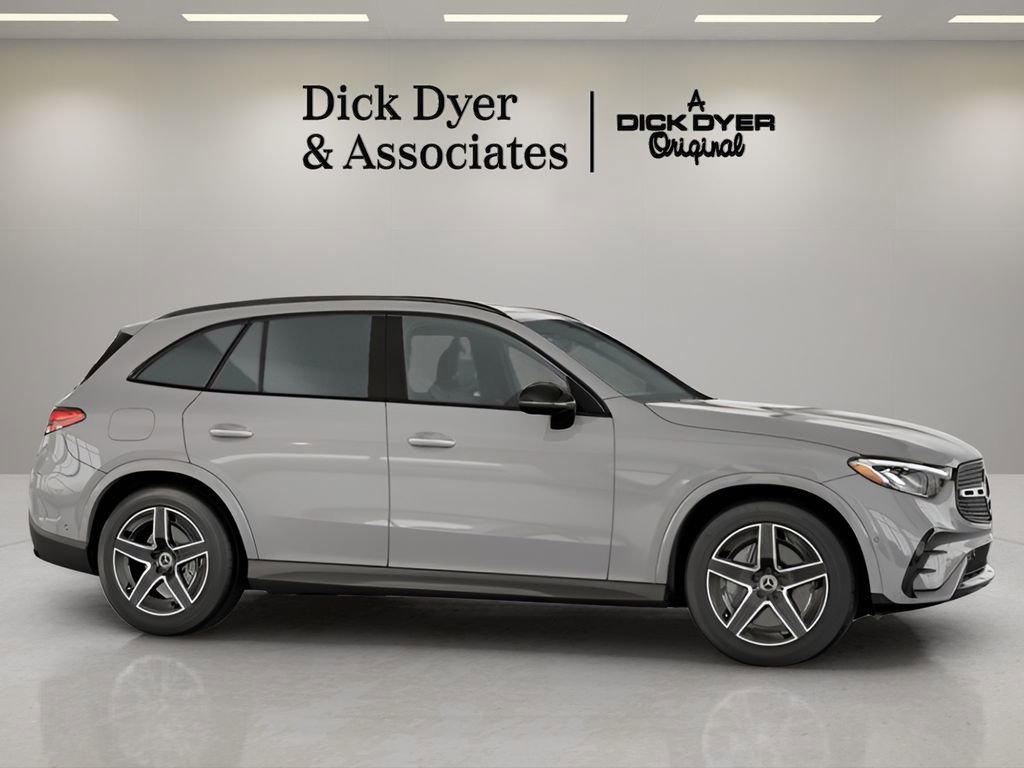 Used 2025 Mercedes-Benz GLC 300 image 3