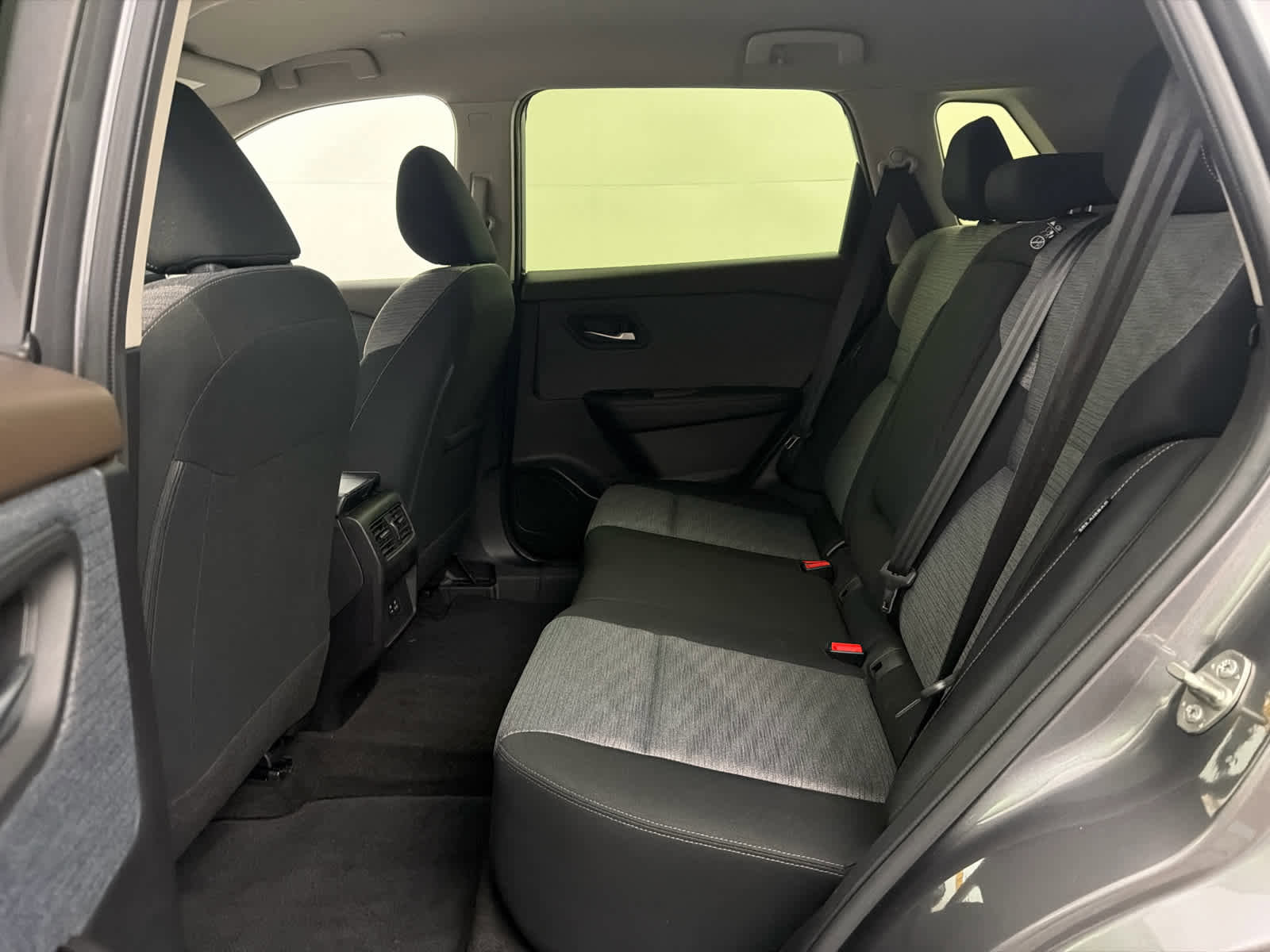 Used 2023 Nissan Rogue SV AWD/4WD image 16