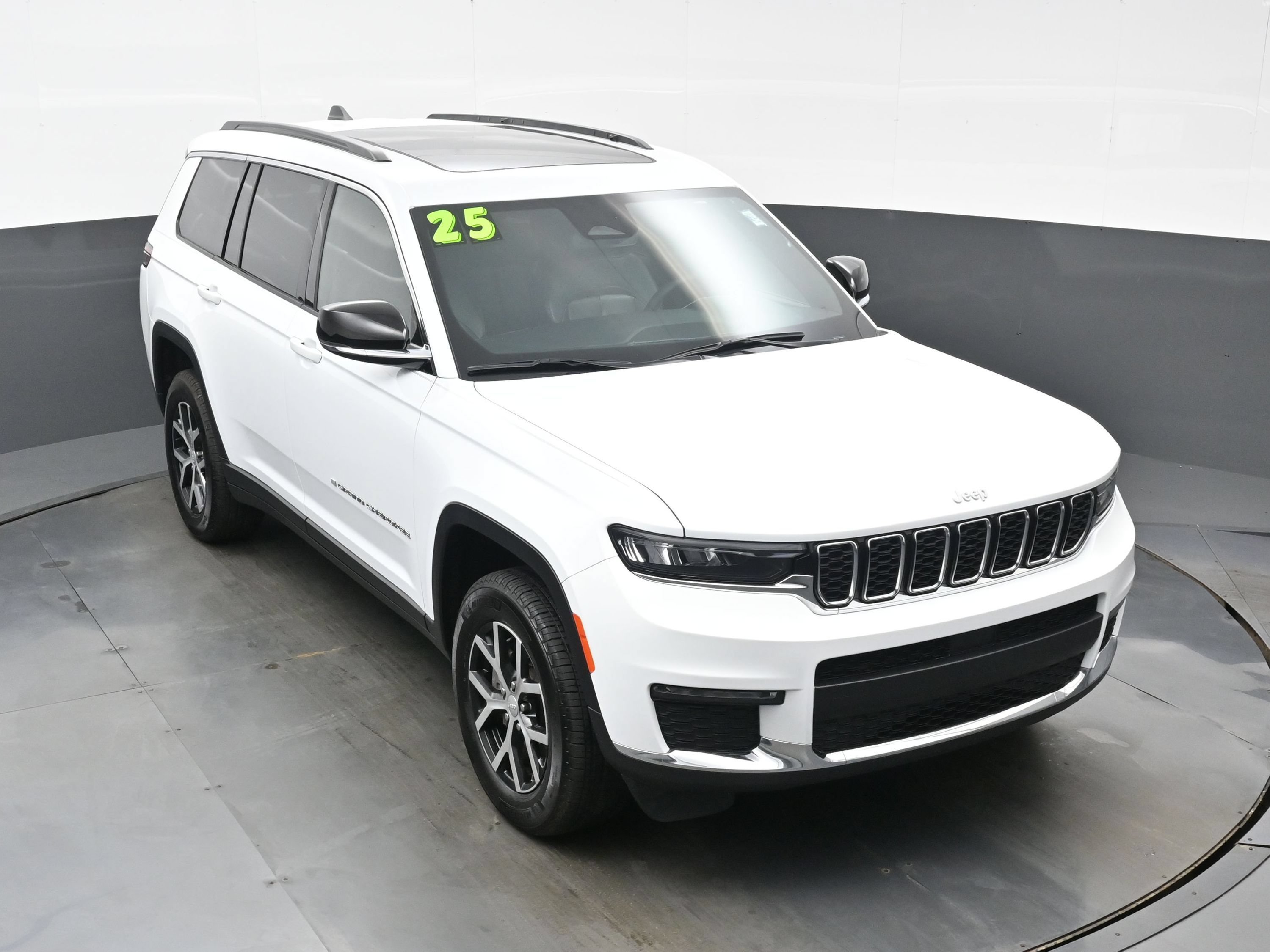Used 2025 Jeep Grand Cherokee L Limited AWD/4WD image 39