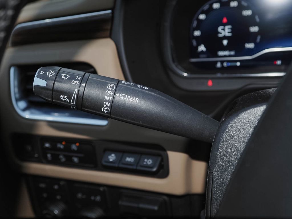 Used 2024 Chevrolet Tahoe Premier w/ Premium Package image 30