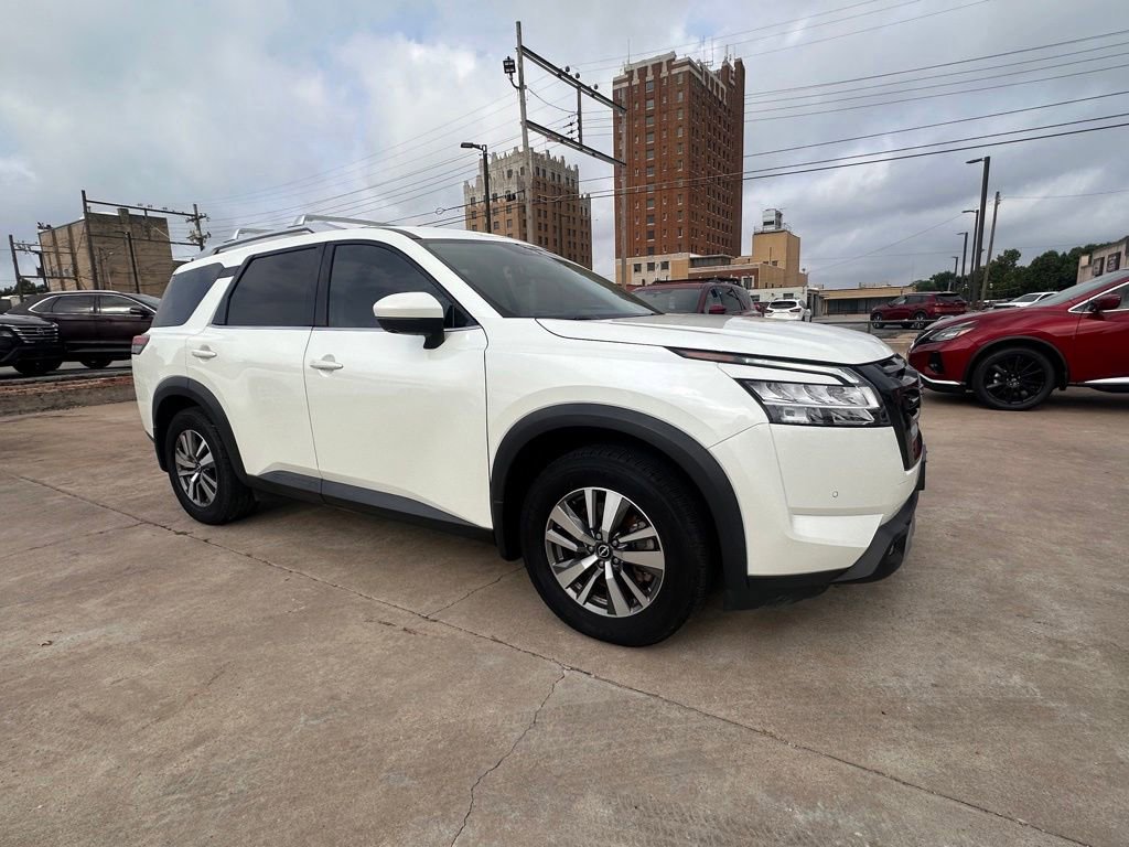 Used 2022 Nissan Pathfinder SL w/ SL Black Package FWD image 11