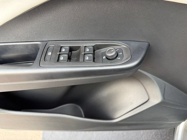 Used 2025 Volkswagen Taos SE AWD/4WD image 18