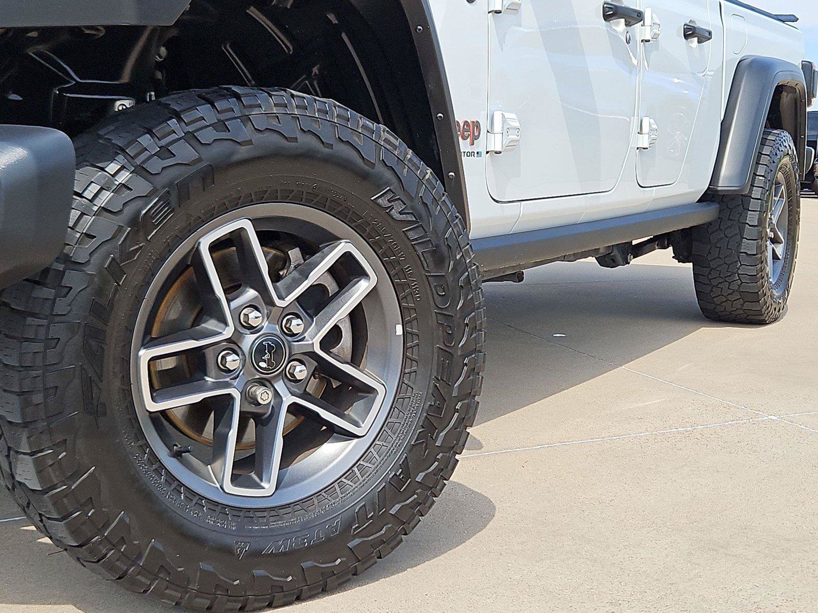 Used 2025 Jeep Gladiator Mojave w/ Safety Group AWD/4WD image 8