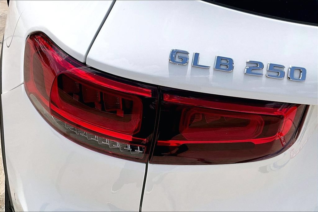Used 2022 Mercedes-Benz GLB 250 image 40