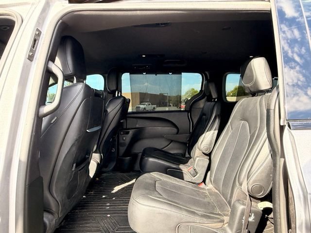 Used 2018 Chrysler Pacifica Touring-L Plus w/ S Appearance Package FWD image 13