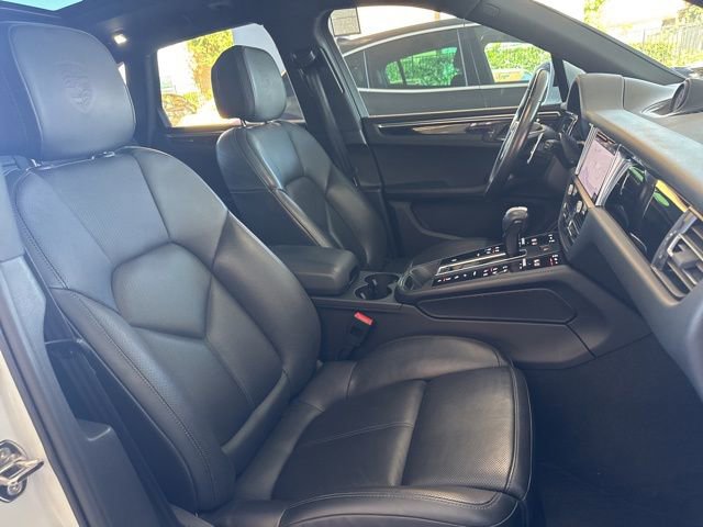 Used 2022 Porsche Macan AWD/4WD image 23