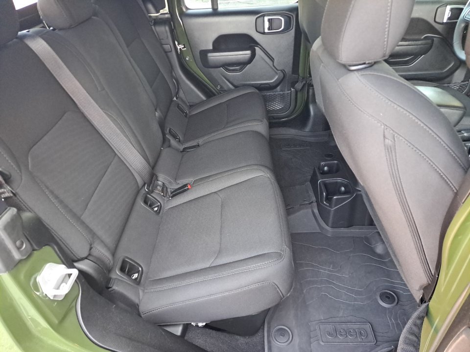 Used 2023 Jeep Gladiator Sport AWD/4WD image 18