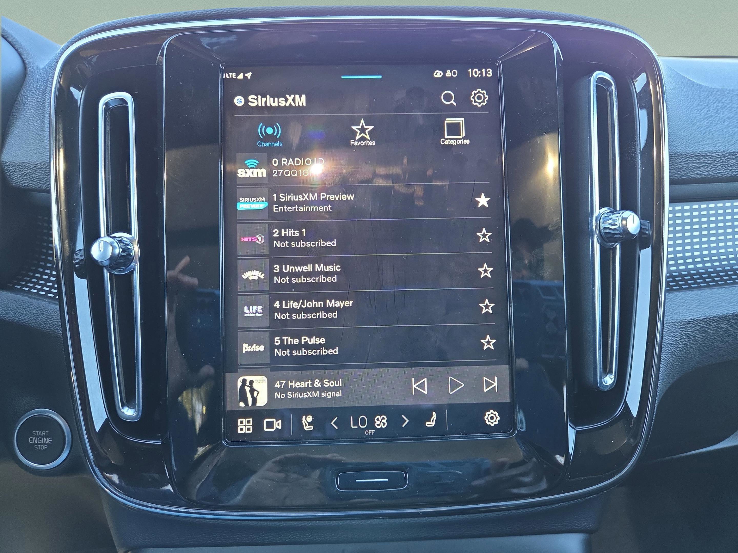 Used 2025 Volvo XC40 B5 Plus image 18