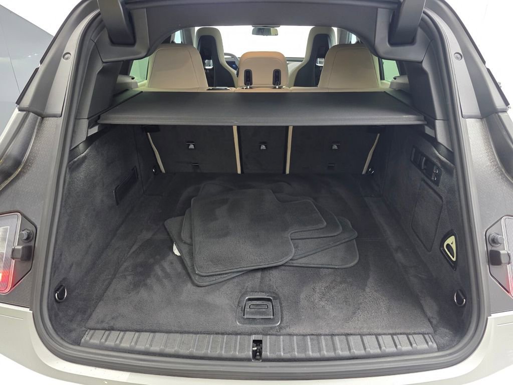 Used 2023 BMW iX xDrive50 w/ Sport Package image 16