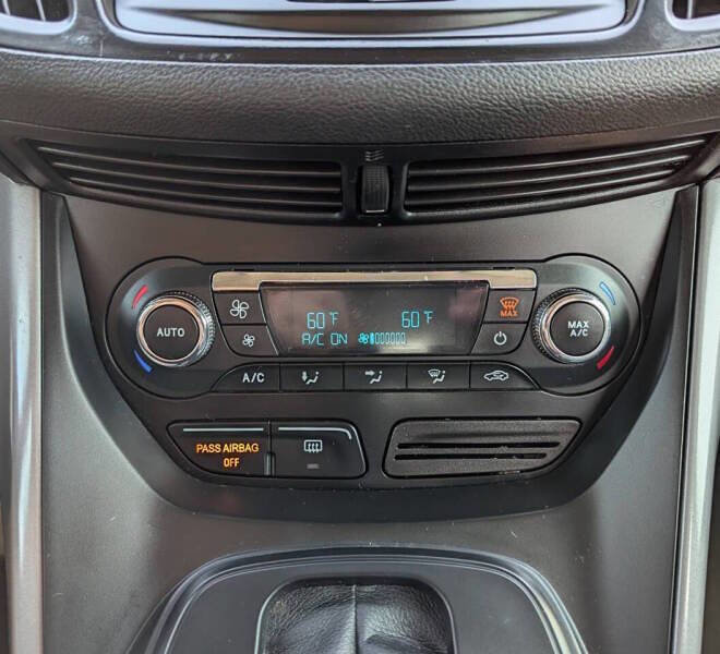 Used 2016 Ford Escape SE w/ Equipment Group 201A image 16
