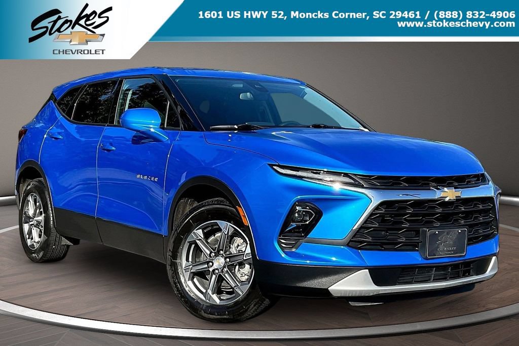 Used 2025 Chevrolet Blazer LT AWD/4WD image 1