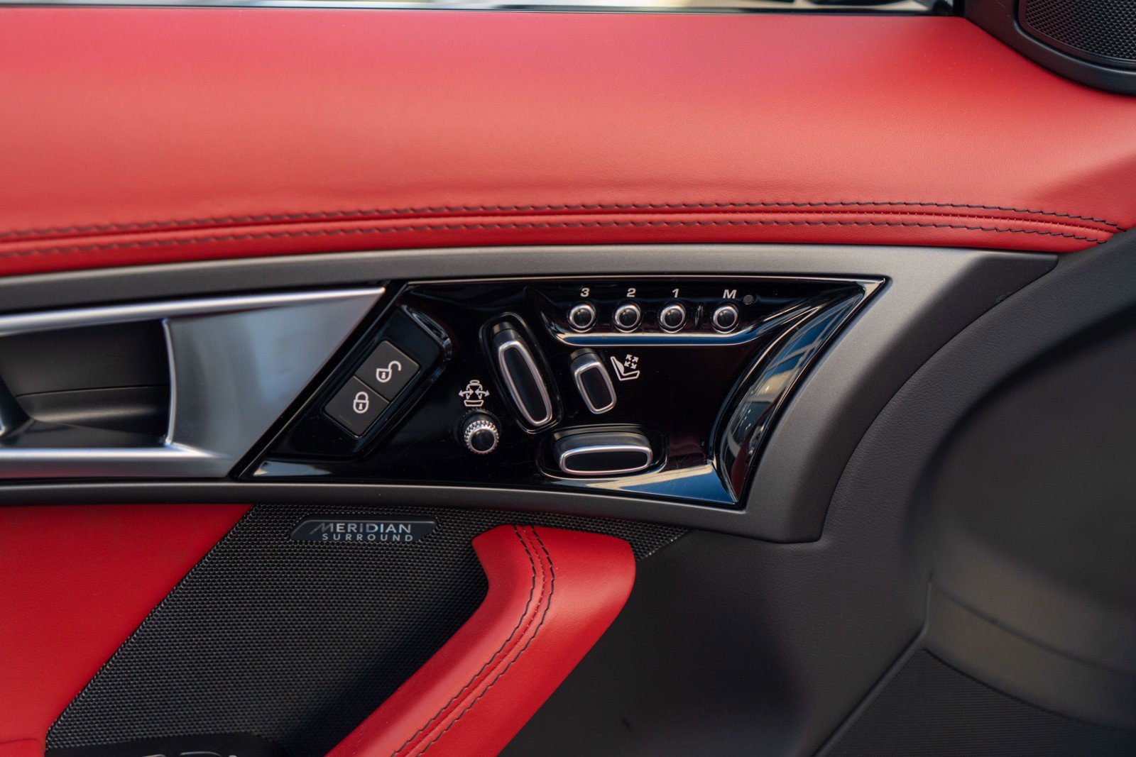 Used 2017 Jaguar F-TYPE R AWD/4WD image 19