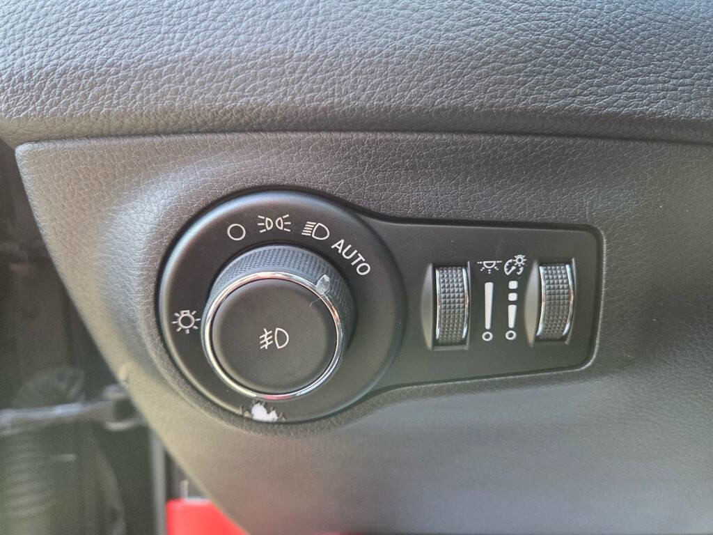 Used 2018 Jeep Compass Latitude w/ Popular Equipment Group AWD/4WD image 28