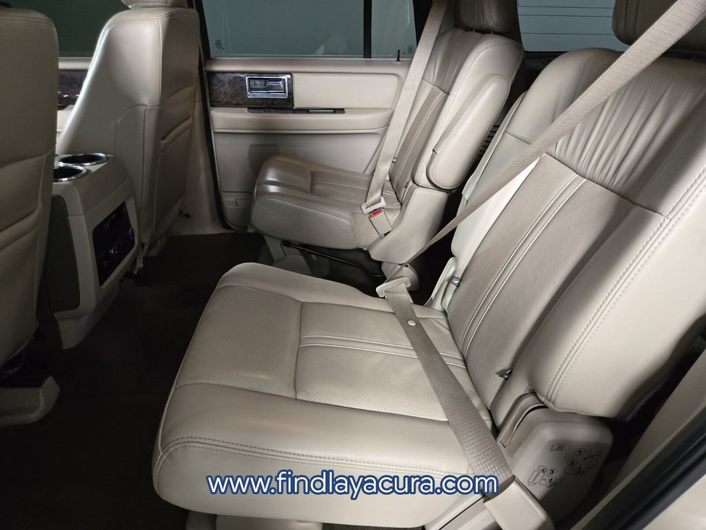 Used 2017 Lincoln Navigator Select RWD image 15