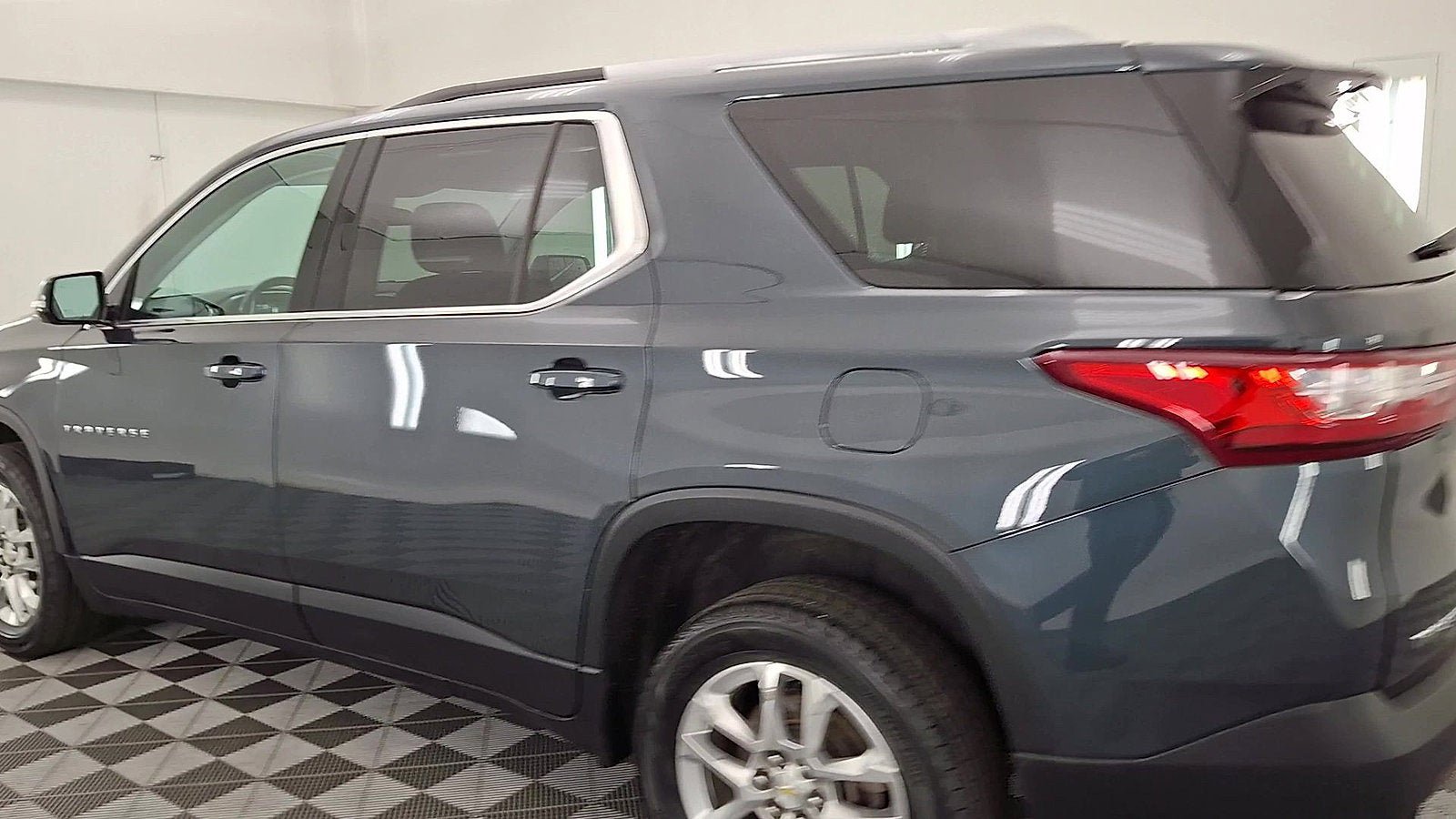 Used 2018 Chevrolet Traverse LT AWD/4WD image 2