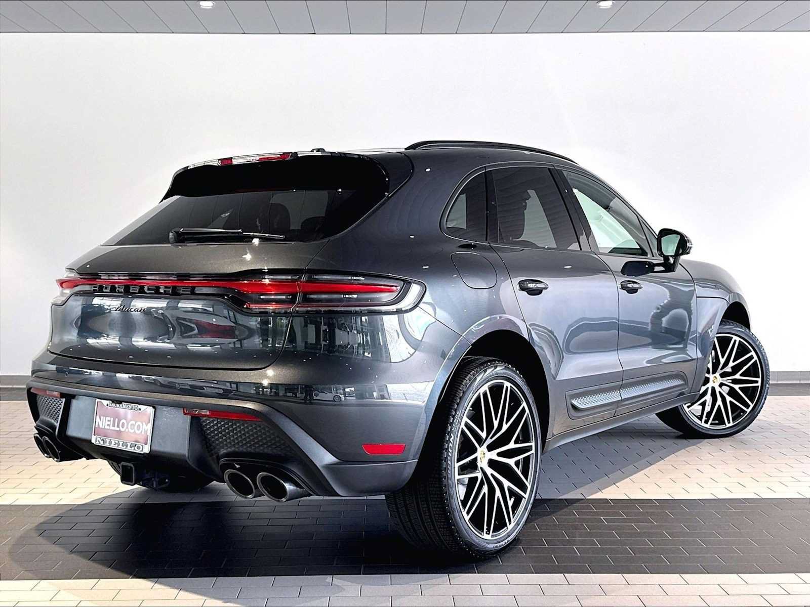 Used 2026 Porsche Macan AWD/4WD image 10