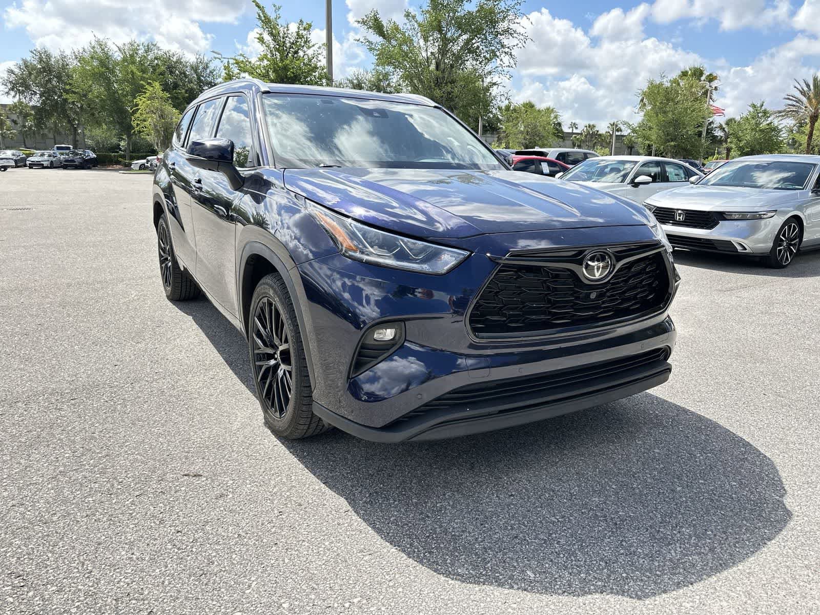 Used 2022 Toyota Highlander Limited FWD image 8