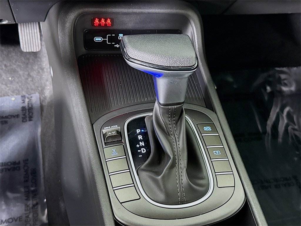 Certified 2025 Hyundai Kona SE image 11