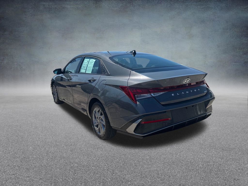 Certified 2025 Hyundai Elantra Hybrid FWD image 46