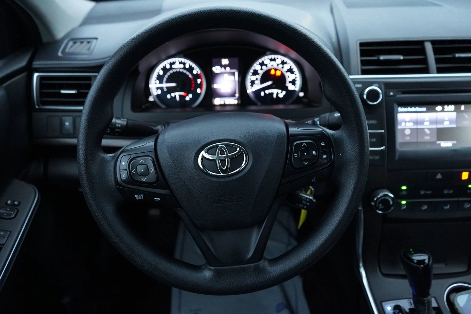 Used 2016 Toyota Camry LE image 17