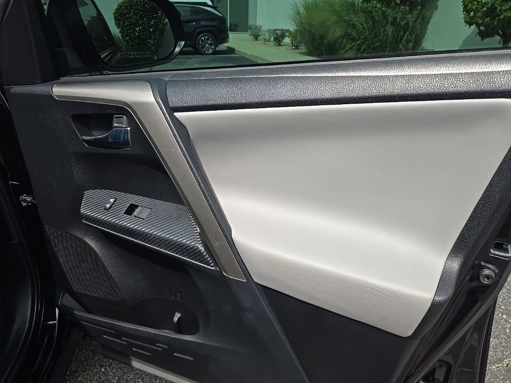 Used 2015 Toyota RAV4 Limited AWD/4WD image 34