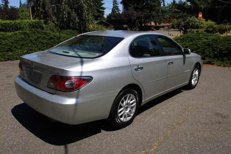 Used 2003 Lexus ES 330 FWD image 3