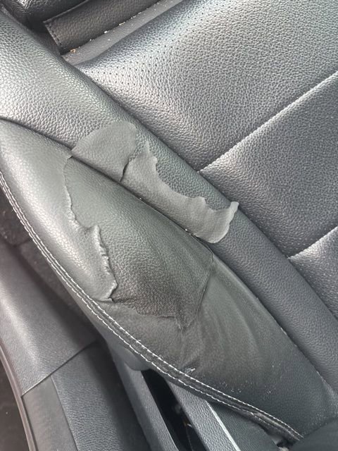 Used 2020 Mercedes-Benz C 300 Sedan image 2