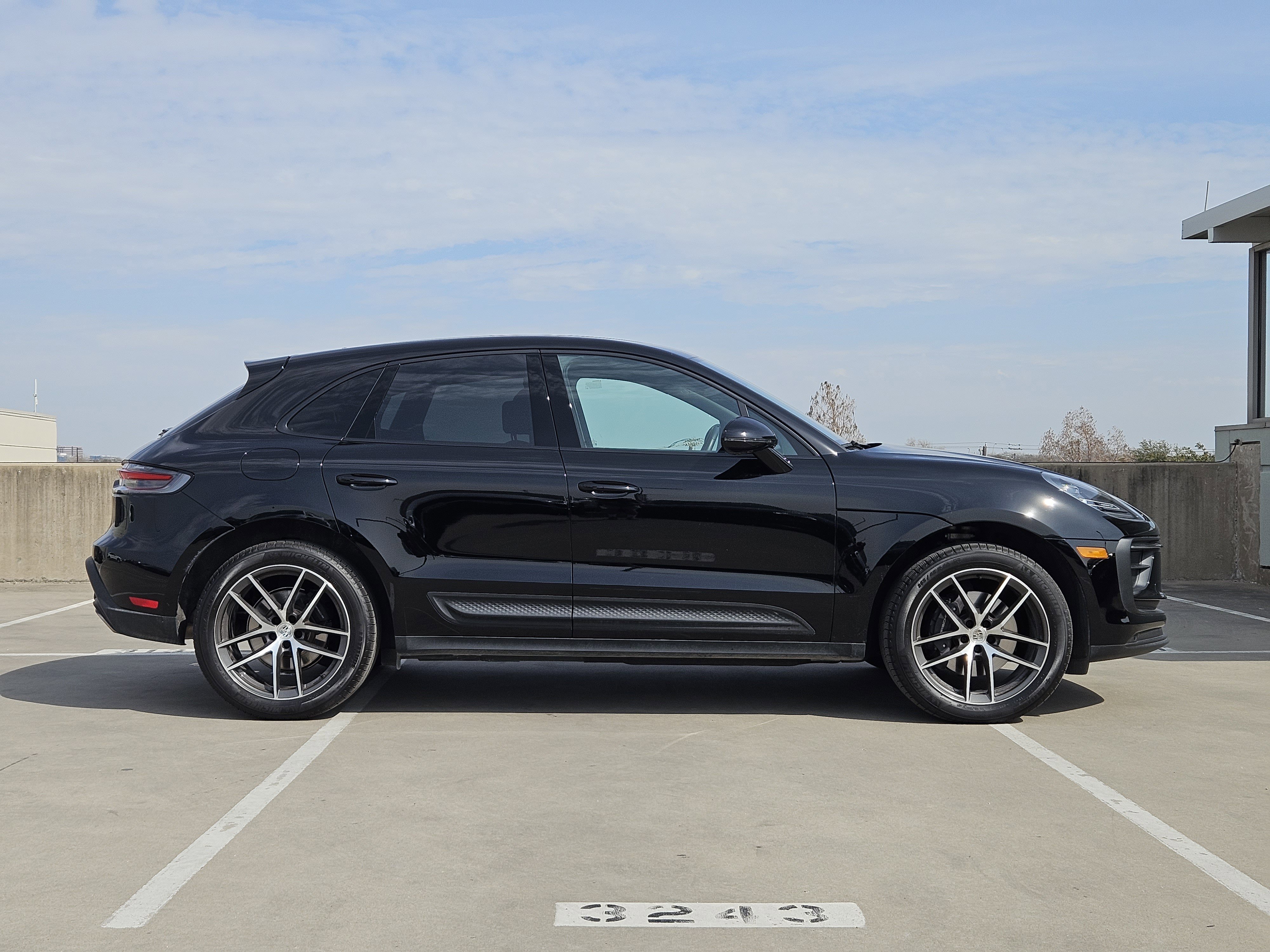 Certified 2025 Porsche Macan image 9