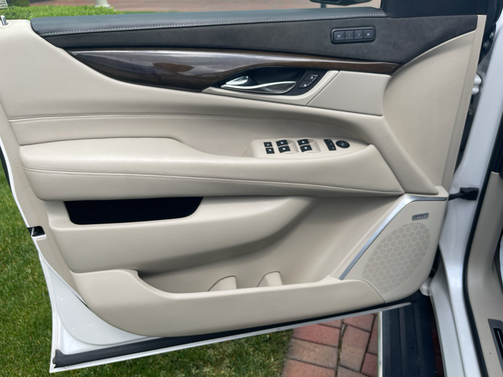Used 2020 Cadillac Escalade Premium Luxury AWD/4WD image 20