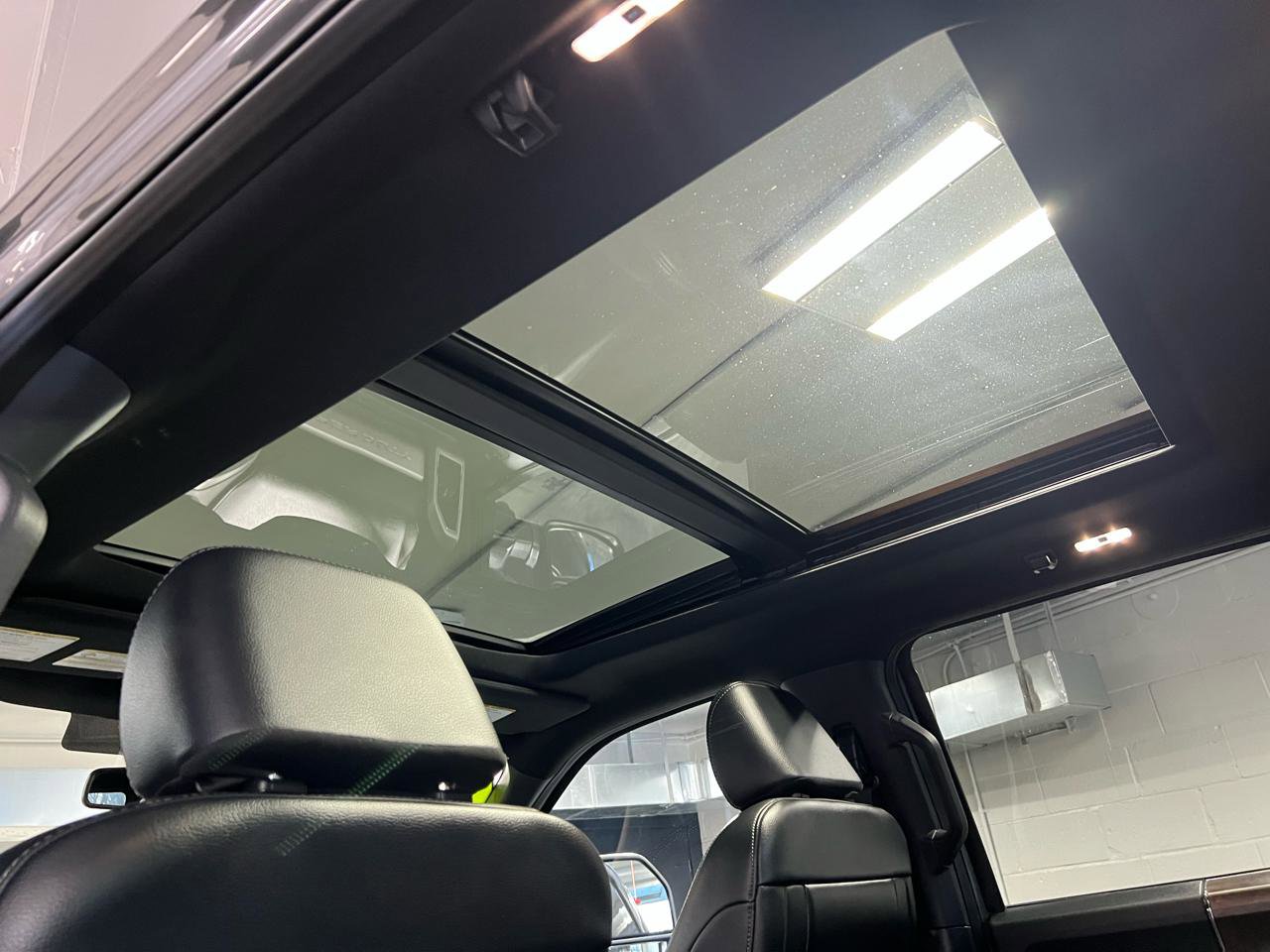 Used 2022 Ford F350 Lariat w/ Tremor Off-Road Package image 21