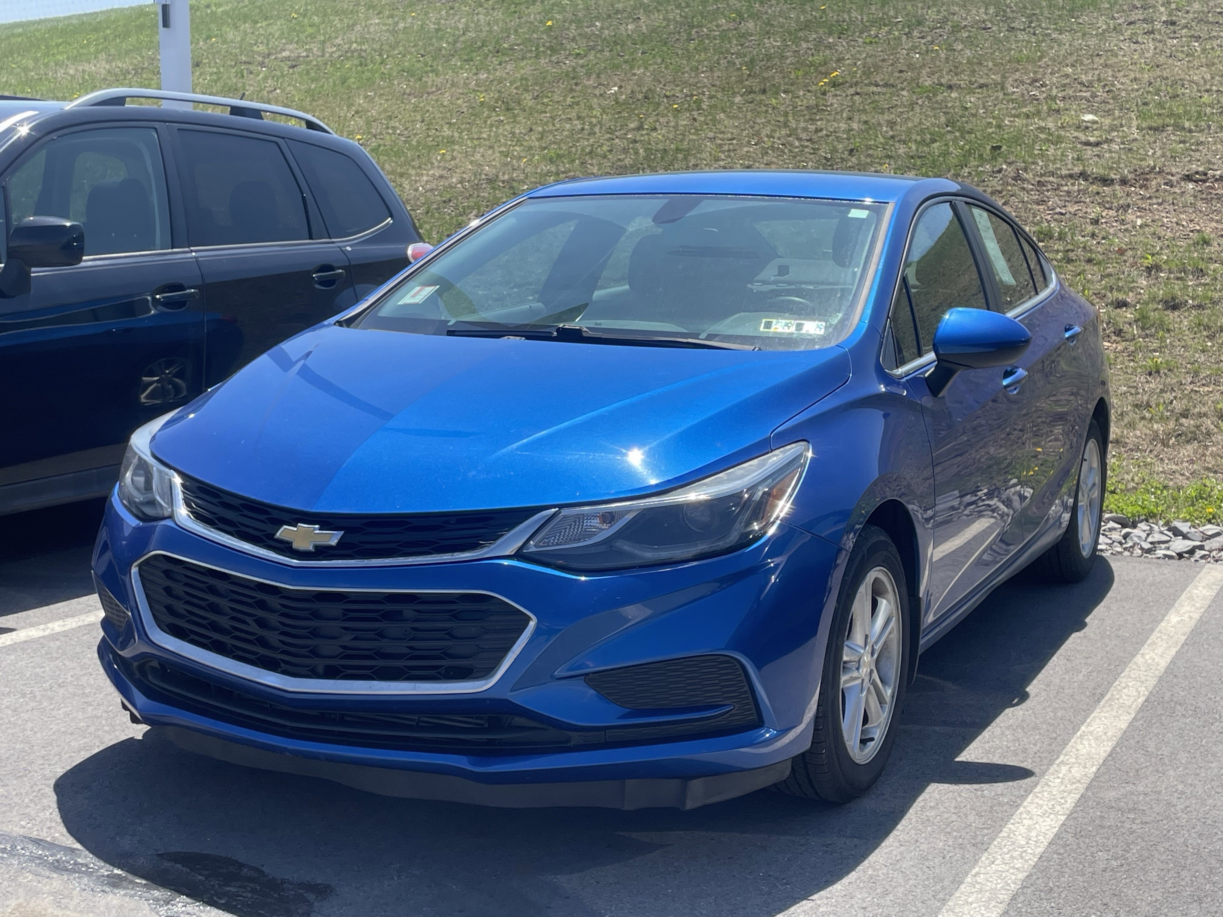 Used 2016 Chevrolet Cruze LT w/ Convenience Package FWD image 2