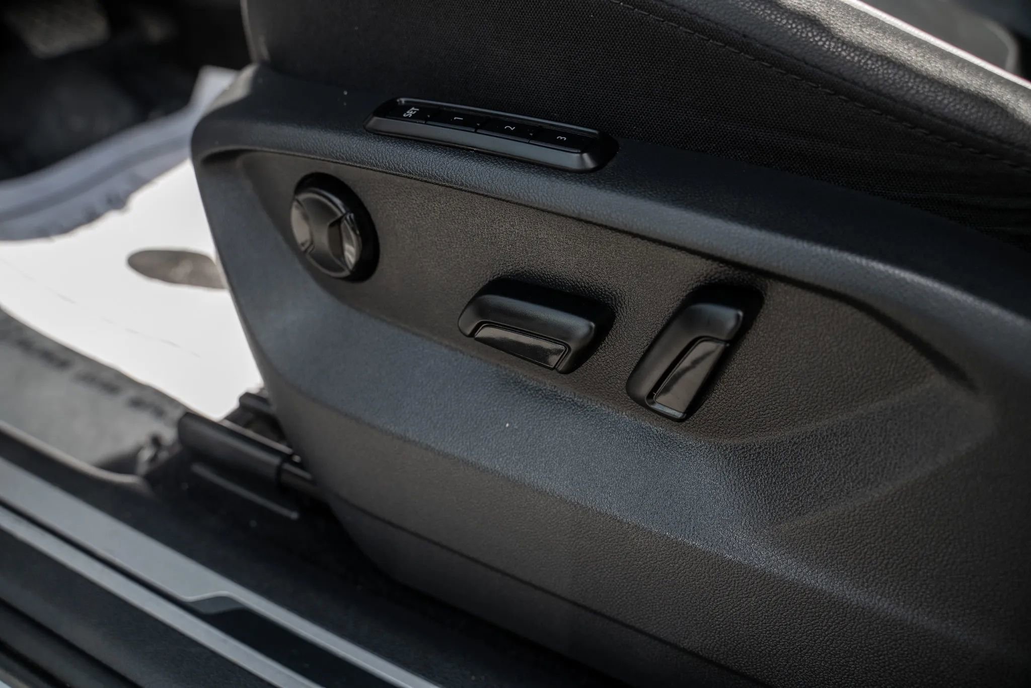 Used 2019 Volkswagen Tiguan SEL Premium AWD/4WD image 16