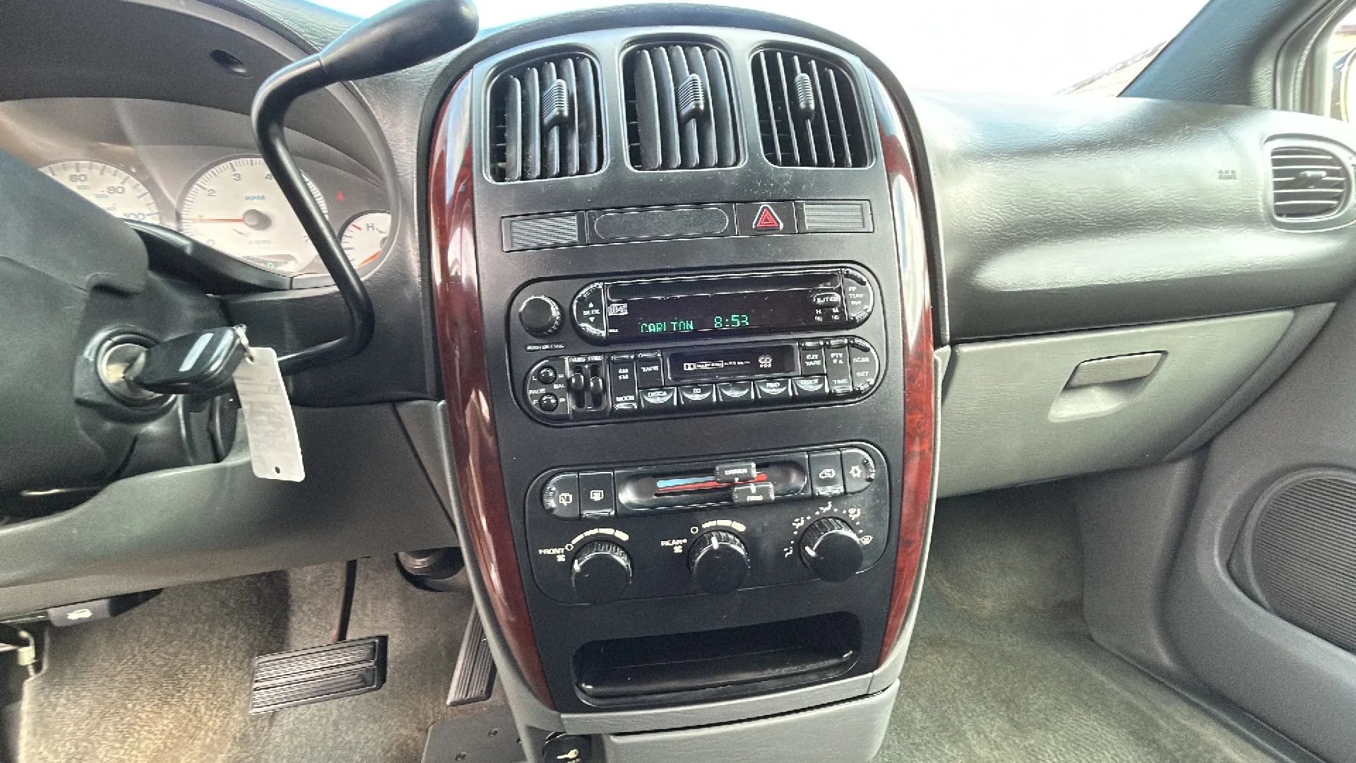 Used 2004 Chrysler Town & Country Touring FWD image 27