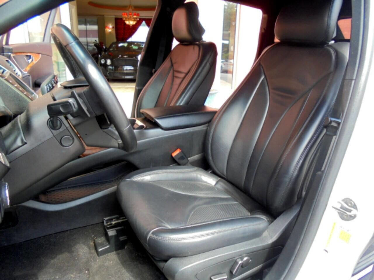 Used 2019 Lincoln Nautilus Select image 11