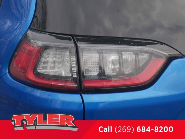 Used 2021 Jeep Cherokee Trailhawk image 14