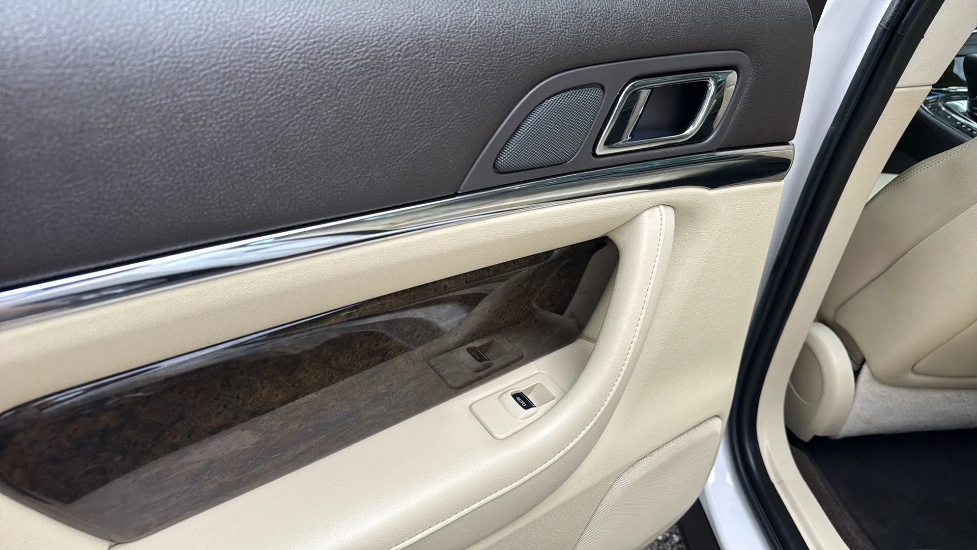 Used 2014 Lincoln MKS AWD w/ Equipment Group 101A image 16