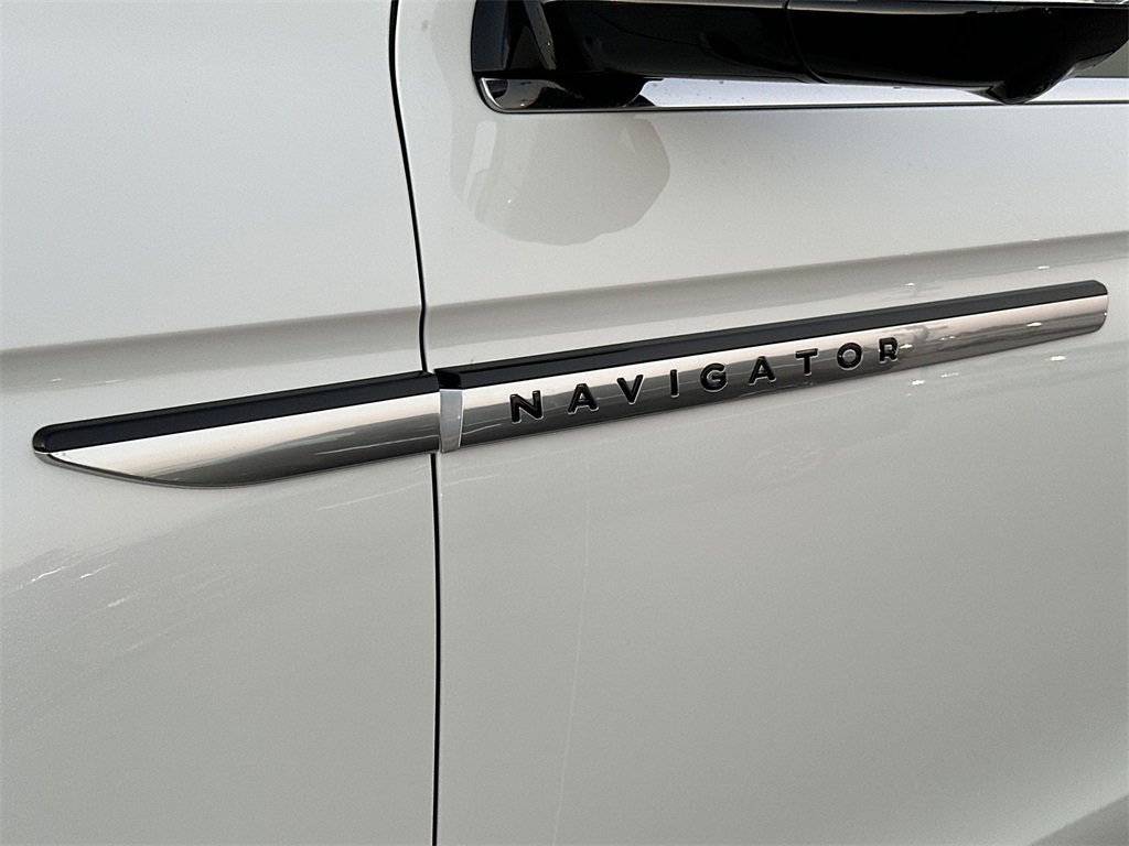 New 2025 Lincoln Navigator L Reserve image 29