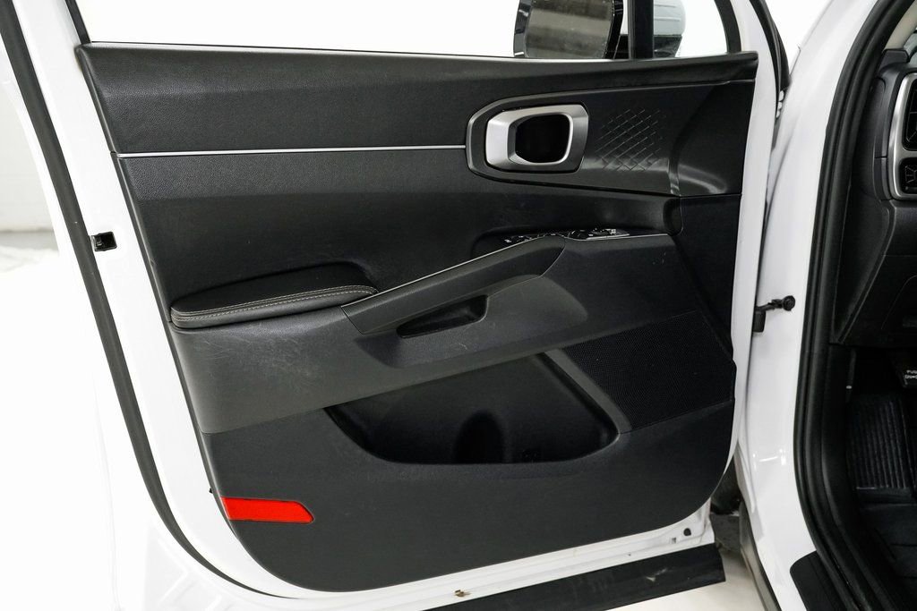 Used 2023 Kia Sorento LX image 7