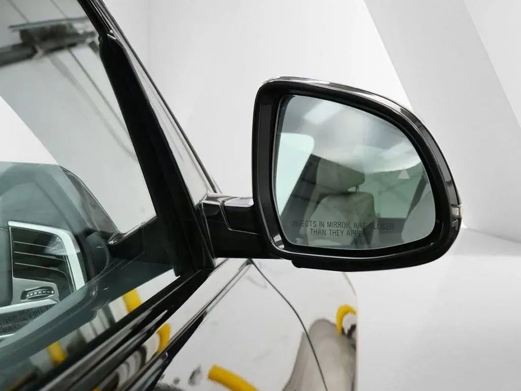 Used 2022 BMW X7 M50i image 40