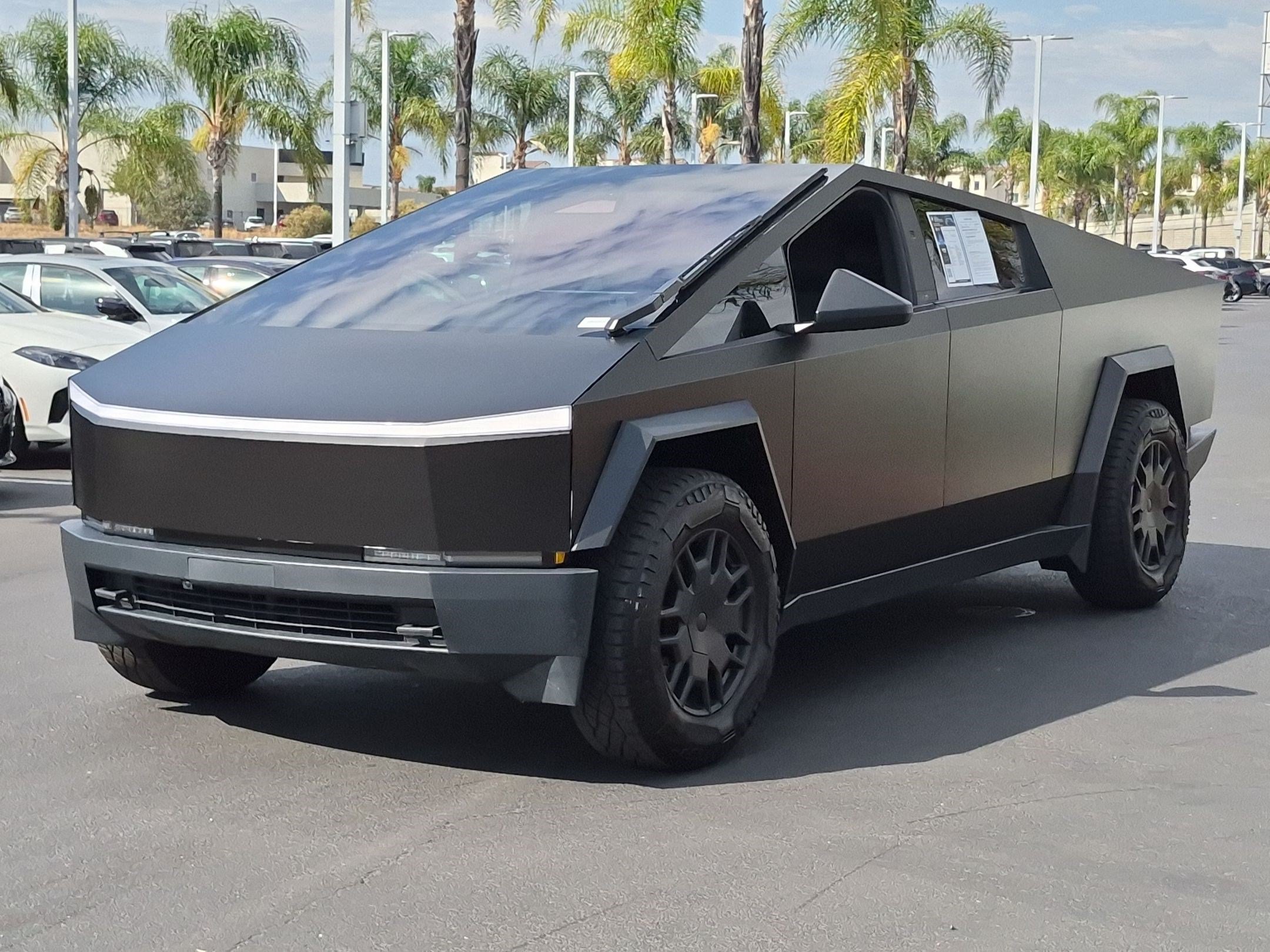 Used 2024 Tesla Cybertruck Cyberbeast AWD/4WD image 5