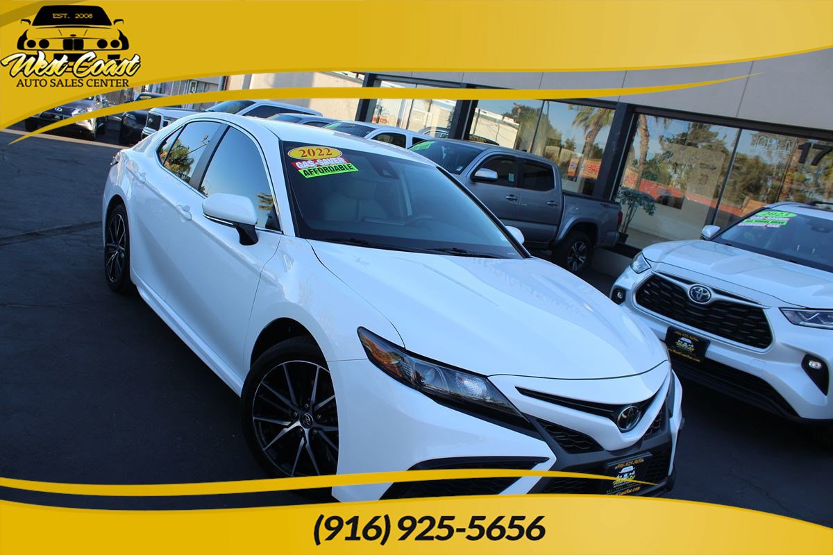 Used 2022 Toyota Camry SE w/ Convenience Package FWD image 1