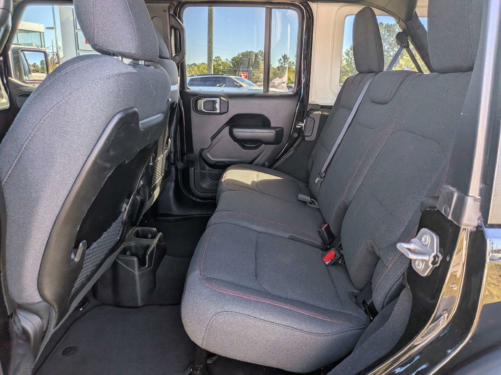 Used 2025 Jeep Wrangler Unlimited Rubicon AWD/4WD image 13