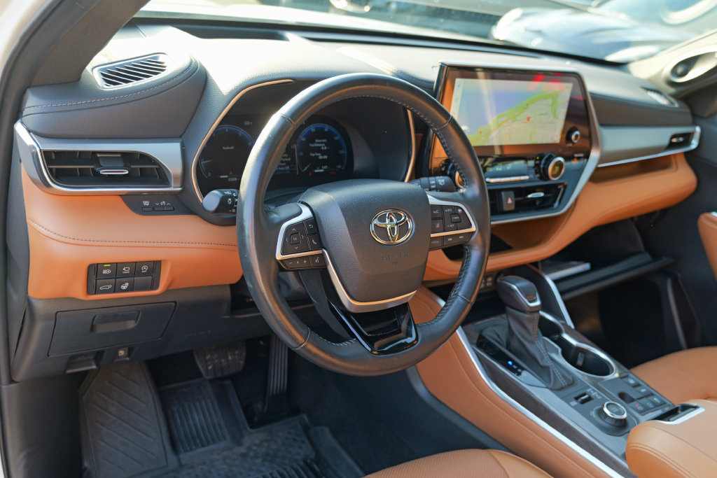 Used 2024 Toyota Highlander Platinum AWD/4WD image 20
