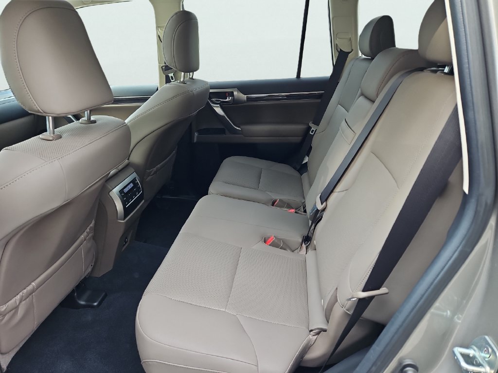 Used 2023 Lexus GX 460 Premium w/ Premium Package AWD/4WD image 36