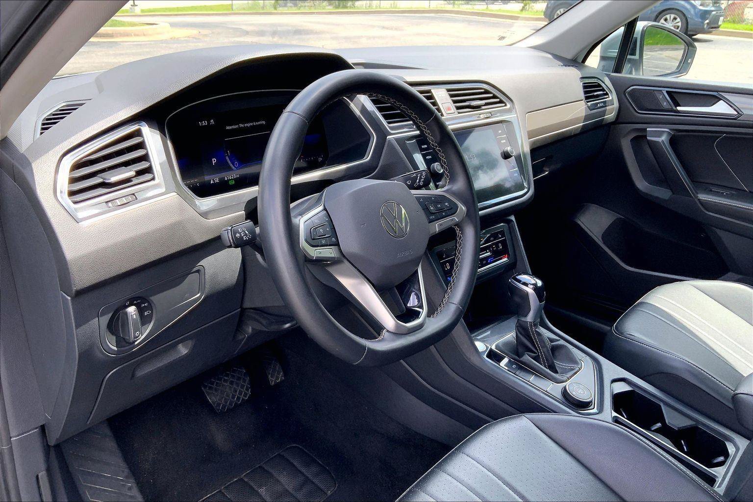 Used 2024 Volkswagen Tiguan SE AWD/4WD image 10