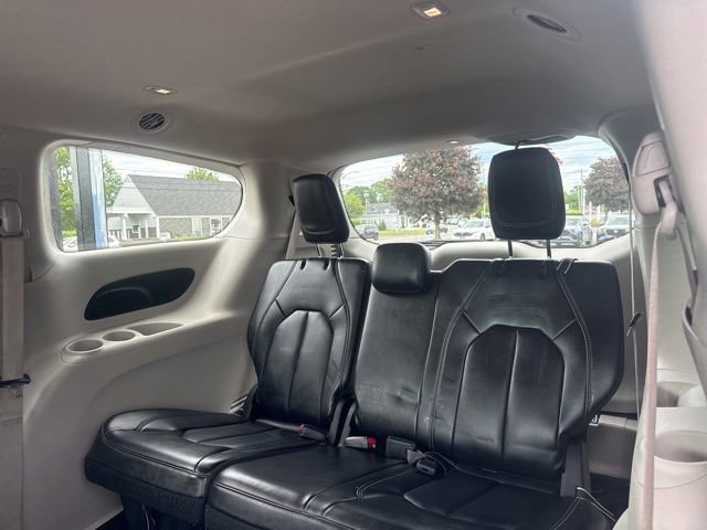 Used 2023 Chrysler Pacifica Touring-L FWD image 13