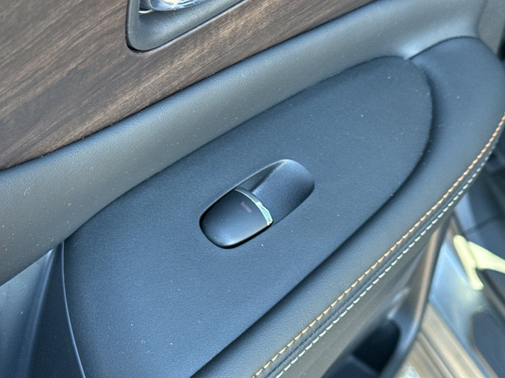 Certified 2024 Nissan Murano Platinum w/ Cargo Package image 31