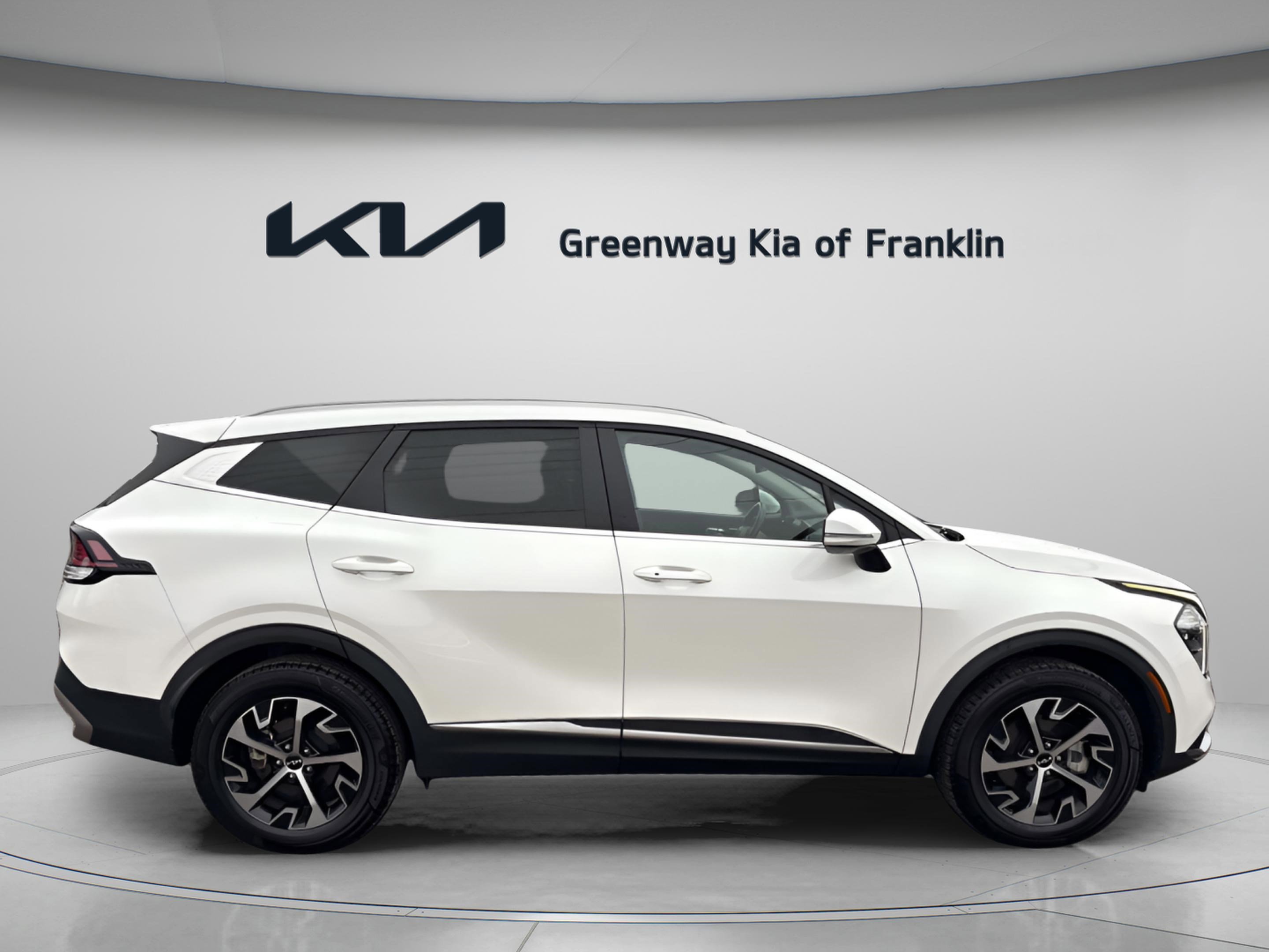 Used 2023 Kia Sportage EX image 8